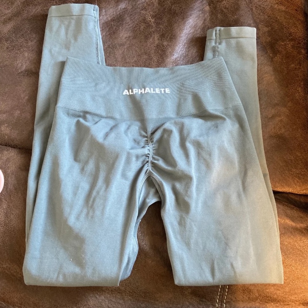 SOLD Amplify leggings